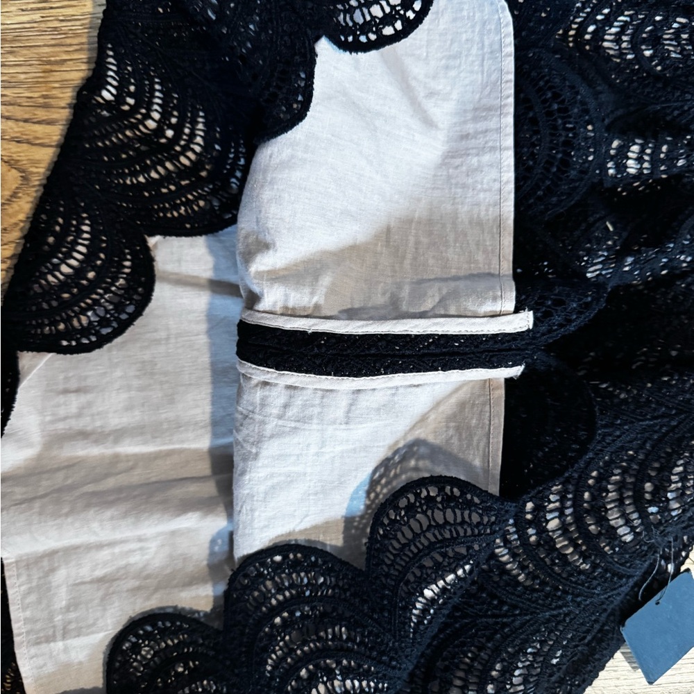 Club Monaco Noah scallop crochet overlay mini skirt size 8 - Picture 5 of 6